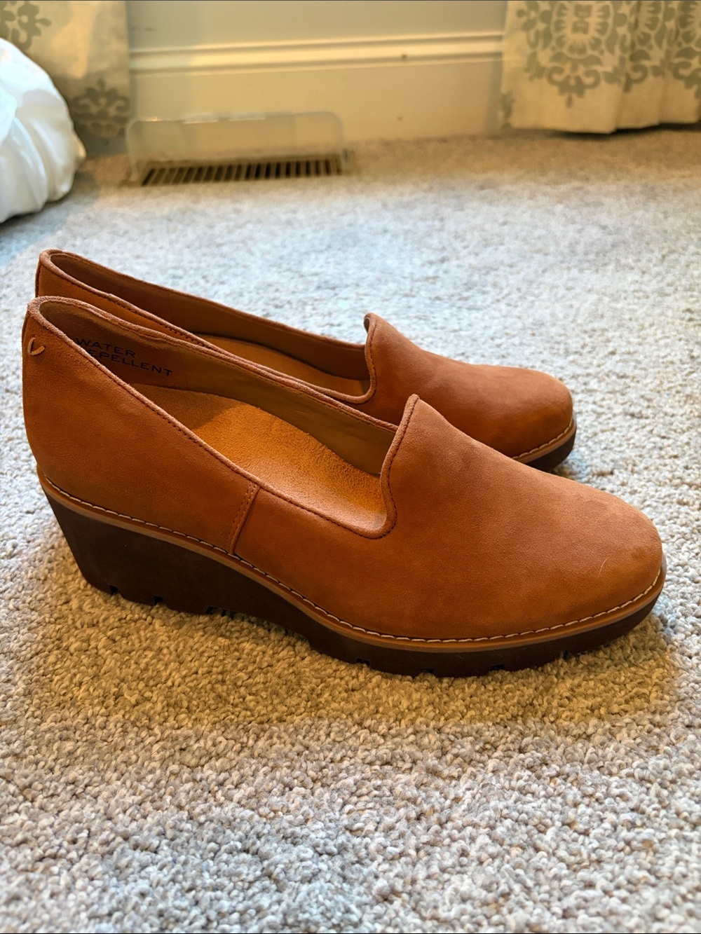 Vionic Willa Women's Suede Wedge Mules